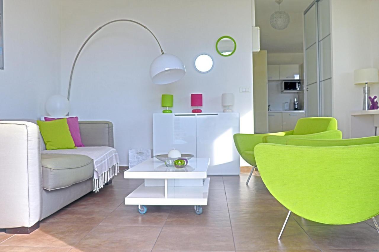 Indigo Cassis Exterior foto